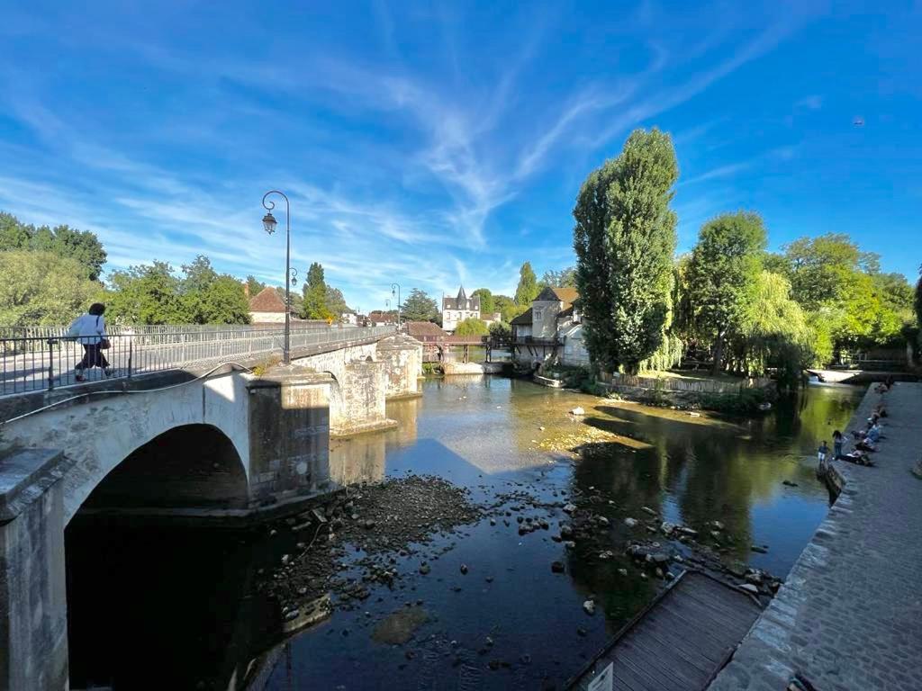 Les Pieds Dans L'Eau - Moret Centre Екстер'єр фото